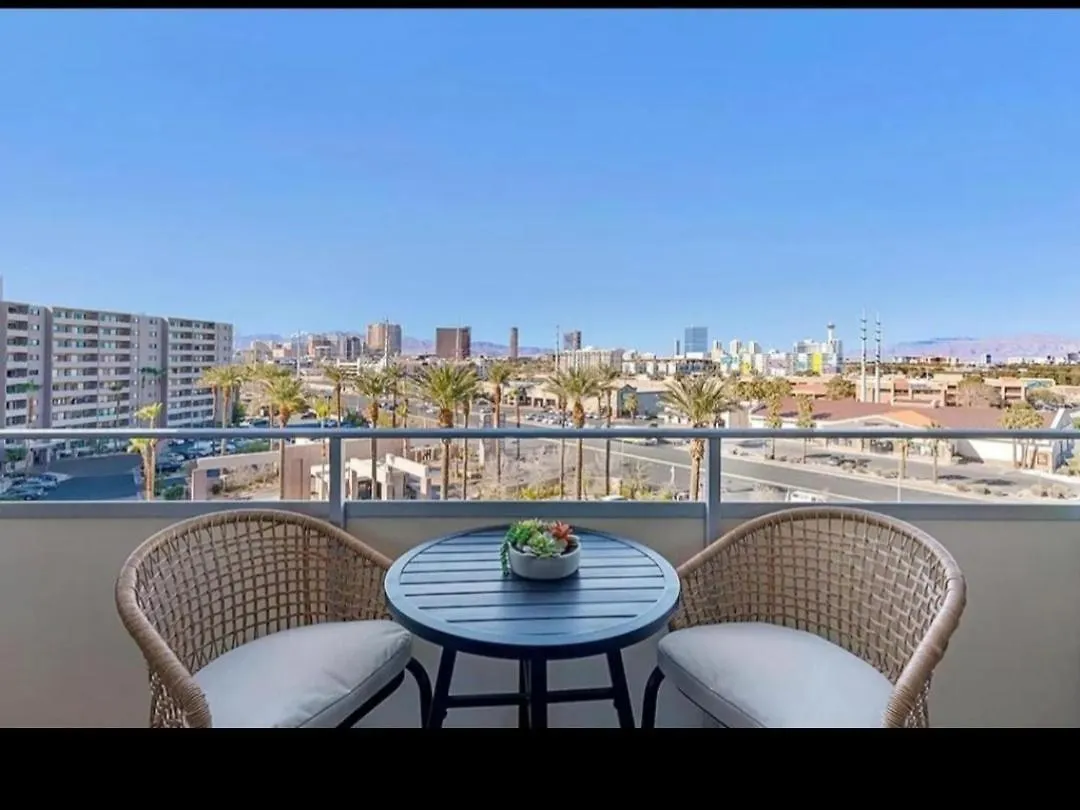 Staycation Near Flamingo Road 拉斯维加斯 度假居